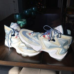 Nike Lebron 13 Christmas edition